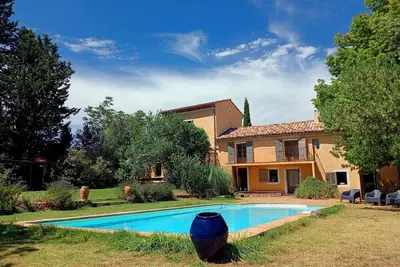 Image de Mas Provençal ancien de 180m2, dans le Parc du Verdon, avec piscine, 6 chambres.