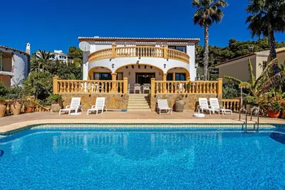 Image de Maison de vacances privée avec piscine privée, climatisation, Tv, terrasse, vue panoramique