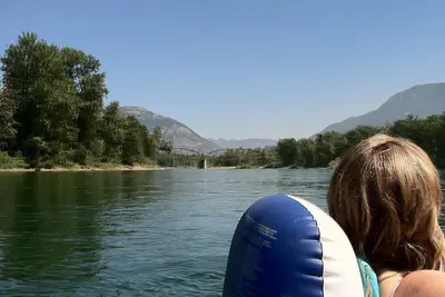 Flathead River par Glacier Park, le lac Flathead et le corégone. Confortable et pratique!