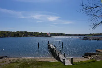 Image de Accueil Waterfront avec plage et quai
