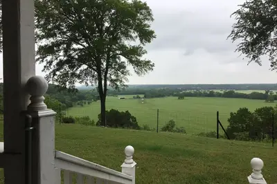 Image de Beautiful country style home on secluded, fenced acreage\nOnly 25 miles to Silos
