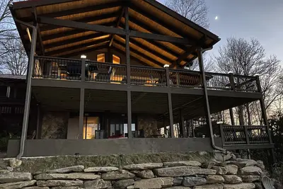 Image de Maison récemment rénovée, animaux acceptés, Lakeview dans Beautiful Cashiers Nc
