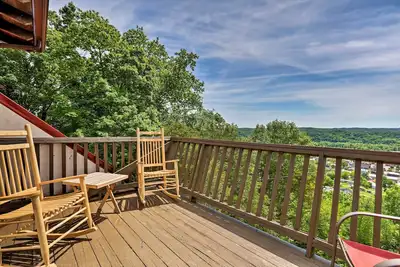 Image de Nouveau! Burkesville Apt avec terrasse, vues et accès à la piscine!