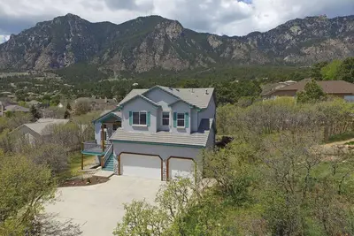 Image de * Nouveau * Cheyenne Mtn! Bien nommé! 5 miles au Broadmoor avec 5 Br'S, 3. 5 Ba'S, Wifi, câble, Ac