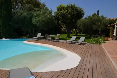 Image de Villa de prestige dans un havre de paix à l'est de Marseille ( St Barnabé )