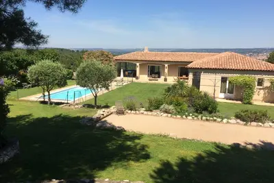 Image de villa tout confort climatisée vue panoramique sur aix en provence