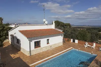 Image de Villa familiale - Pals avec une piscine privée et vue panoramique sur la mer