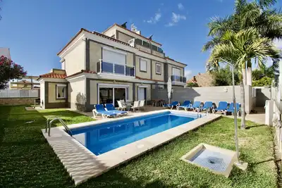Image de Villa de luxe 7-1, avec tout le confort pour des vacances inoubliables.