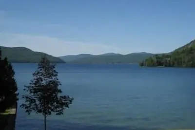 Image de Lac les maisons avant avec la meilleure vue sur le nord du lac George!