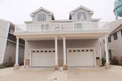 Image de Maison exceptionnelle et vue exceptionnelle sur la voie navigable intracoastale. Endroit calme et tranquille.