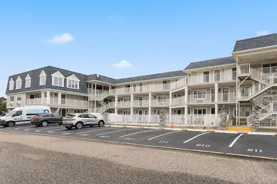 Image de Voici un très rare Beachblock, 3 chambres, 2 salles de bains centralement climatisé au Merrimac Resort Condominiums.