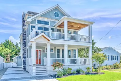 Image de Piscine Chauffee, 5bdrm, 5bath - Cette maison de vacances de rêve décorée par des professionnels est toute neuve pour la saison 2019 avec 5 chambres, 5 salles de bain complètes et une piscine chauffée.
