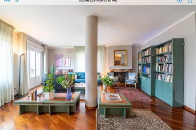 Image de Grand et lumineux penthouse au coeur de la ville de Parme près de la gare