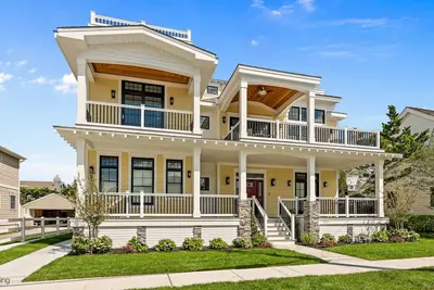 Image de Une charmante maison de cinq chambres située à seulement 2 pâtés de maisons des plages immaculées de Stone Harbor et à un pâté de maisons du terrain de jeu de Chelsea Place Park