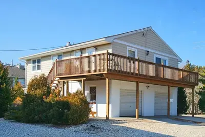 Image de Maison confortable à deux étages avec suite familiale au premier étage avec coin salon