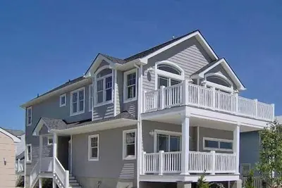 Image de Super Endroit! Belle, 4 chambres à coucher à la maison près de la ville et de la plage