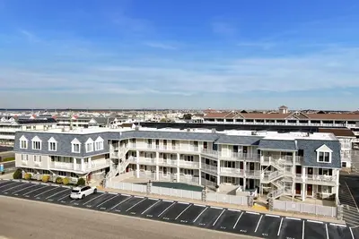 Image de Condo Merrimack climatisé d'une chambre joliment aménagé offrant un emplacement sur la plage