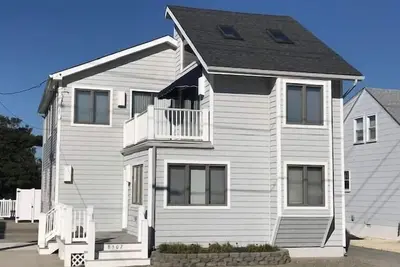 Image de 3 chambres, 2 salles de bain propriété est un premier étage d'un duplex idéalement situé à distance de marche de la zone de loisirs 80th Street