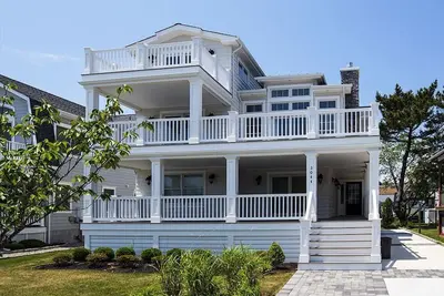 Image de 4 ponts avec mobilier de pont sur tous pour vous détendre ou pour vous divertir