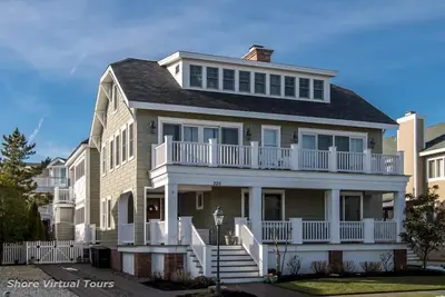 Image de Cherchez Pas Plus Loin! Maison sur 3 niveaux, Grande Piscine Et Mini-Golf Vert!