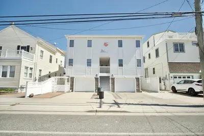 Image de Condo de quatre chambres, 2 salles de bain complètes pour 8 personnes