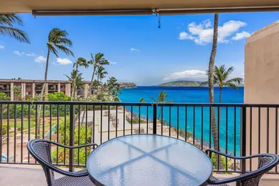 Image de Expansive vue sur l'océan. Dernier étage. Rénové. # 407 à Hale Ono Loa Condos