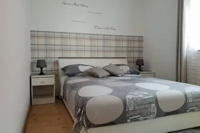 Image de Paradis ultime dans la belle ville côtière de Malinska.
