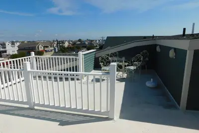 Image de Emplacement et commodité! Le meilleur des deux mondes! Garez votre voiture et marchez vers tout.