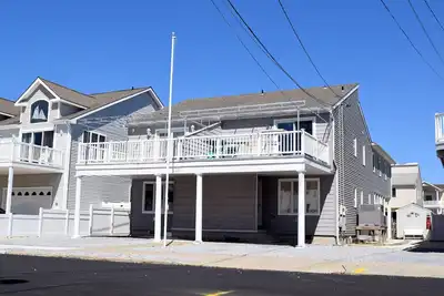 Image de Vues sur la baie! Tout refait à l'intérieur. Ne manquez pas cette opportunité