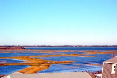 Image de Belle vue sur la baie des trois ponts avec des couchers de soleil à couper le souffle. Vues sur l'océan et le lever du soleil sur le pont avant.