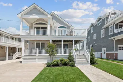 Image de La maison impeccablement gardée se trouve à seulement 1 1/4 de la plage et de la promenade