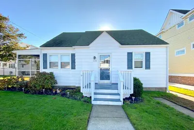 Image de Chalet de bord de mer confortable, situé à distance de marche de la ville et de la plage
