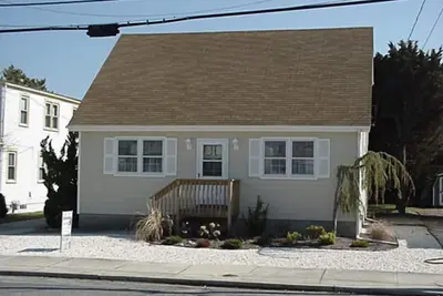 Mignonne, 4 chambres, 2 salles de bain maison de style Cape Cod est situé près de la plage