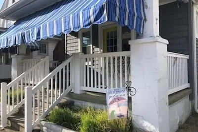 Image de Charmante maison unifamiliale à deux pâtés de maisons de la plage et de la promenade