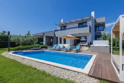 Maison de vacances privée avec Wifi, piscine privée, bain à remous, climatisation, Tv, terrasse