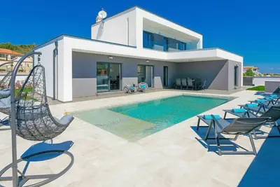 Image de Belle maison de vacances privée avec climatisation, Wifi, piscine privée, Tv, terrasse, parking