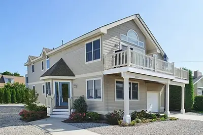 Image de Parfait pour une grande famille. 2 pâtés de maisons de la plage. Un bloc de shopping.