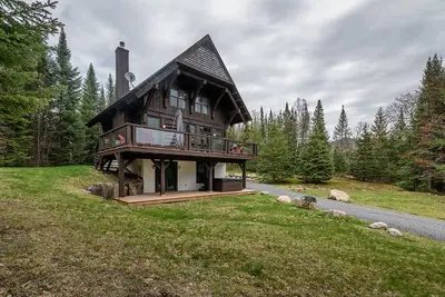Image de Côte Nord Tremblant Designer Log Cabin Luxury
