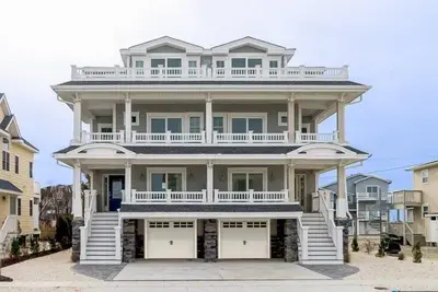 Image de Plusieurs ponts pour profiter du plein air avec de magnifiques vues sur la baie!