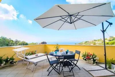 Image de Joli appartement avec climatisation, Wifi, Tv, terrasse, vue panoramique et parking
