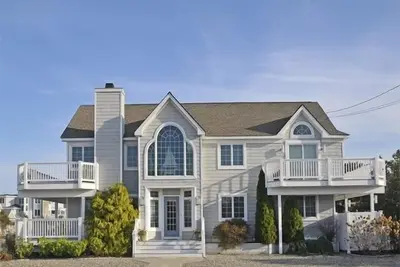 Image de Piscine CHAUFFÉE, Block De Plage Grande Maison Avec Stationnement Hors Rue Pour 2 Voitures