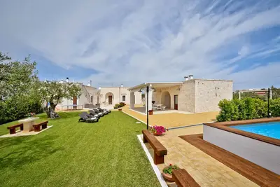 Image de La Corte del Pergolo, complexe de trulli avec piscine et spa