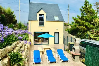 Image de Plage à 30 m, 3 chambres, 2 Wc, Jardin et Parking privé, électricité, eau inclus