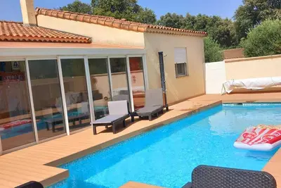 Image de Maison avec piscine privée 4-5p