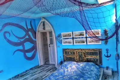 Image de Studio de luxe 1 chambre à coucher au thème de la mer pour 2 personnes, au milieu d'une oliveraie
