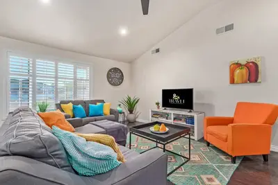 Image de Posh Phoenix Pad dans Coveted Coronado Park à quelques minutes du centre-ville
