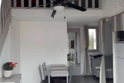 Image de Studio mezzanine Pinède piscine proche village naturiste