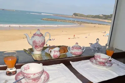Image de appartement ideal pour compter les vagues de l’océan