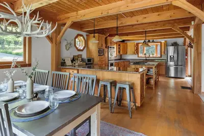 Image de Elegant Post & Beam House Ă Stowe