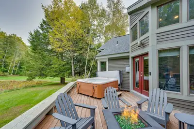 Image de Nouveau! Ski-in Condo w / Hot Tub sur les pentes de Burke Mtn!